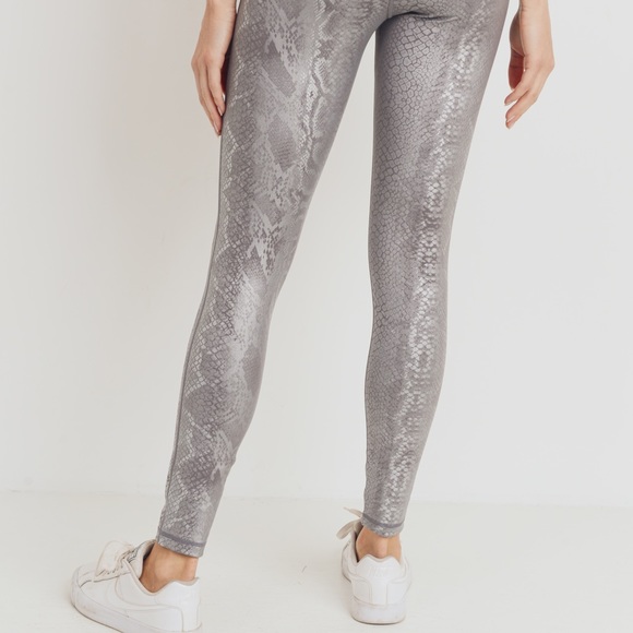 NWT! 🥰 Snake Print High Waisted Legging Pants - Picture 5 of 7